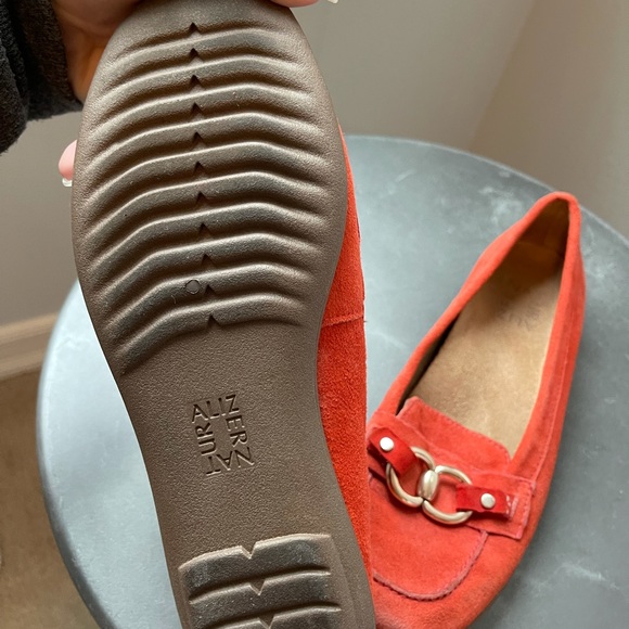 Orange slippers - Picture 3 of 4